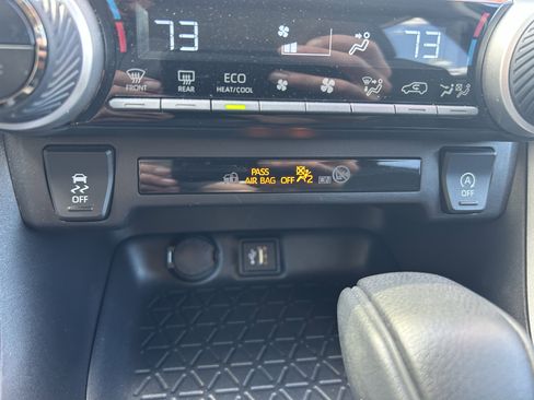 Used 2025 Toyota RAV4 XLE AWD/4WD image 29