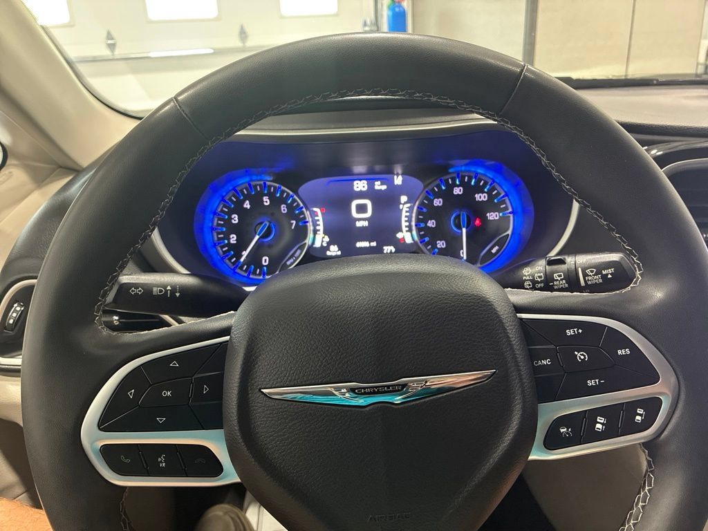 Used 2023 Chrysler Pacifica Touring-L FWD image 19