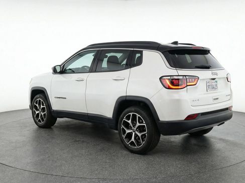 Used 2025 Jeep Compass Limited AWD/4WD image 6