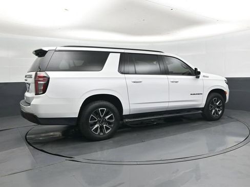 Used 2022 Chevrolet Suburban Z71 AWD/4WD image 3