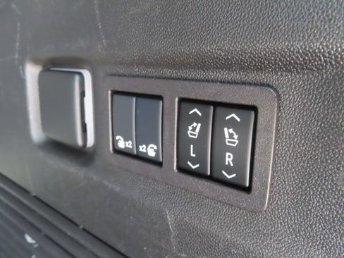 Used 2024 GMC Yukon XL Denali w/ Advanced Technology Package AWD/4WD image 34