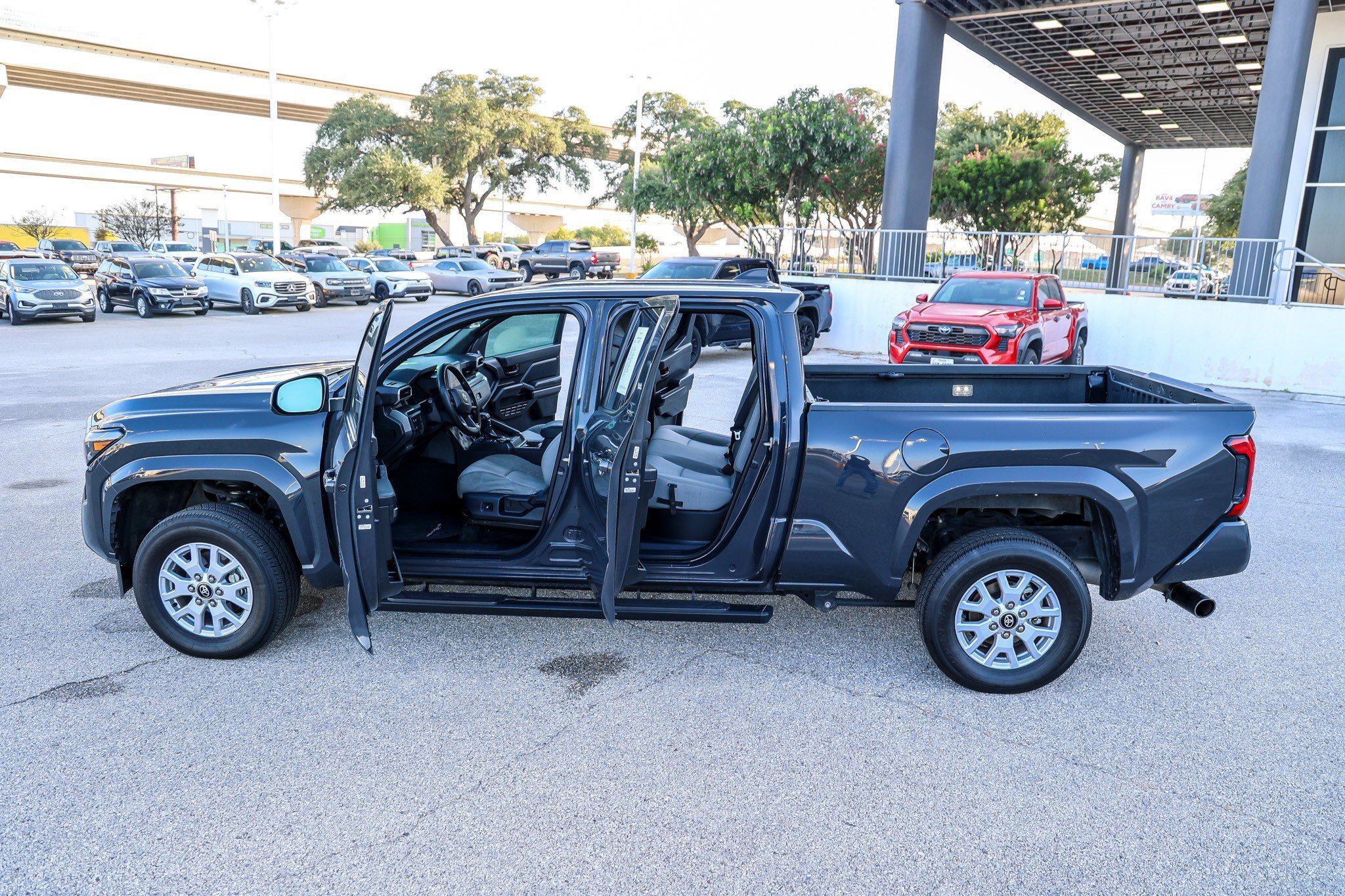 Certified 2025 Toyota Tacoma SR5 AWD/4WD image 11