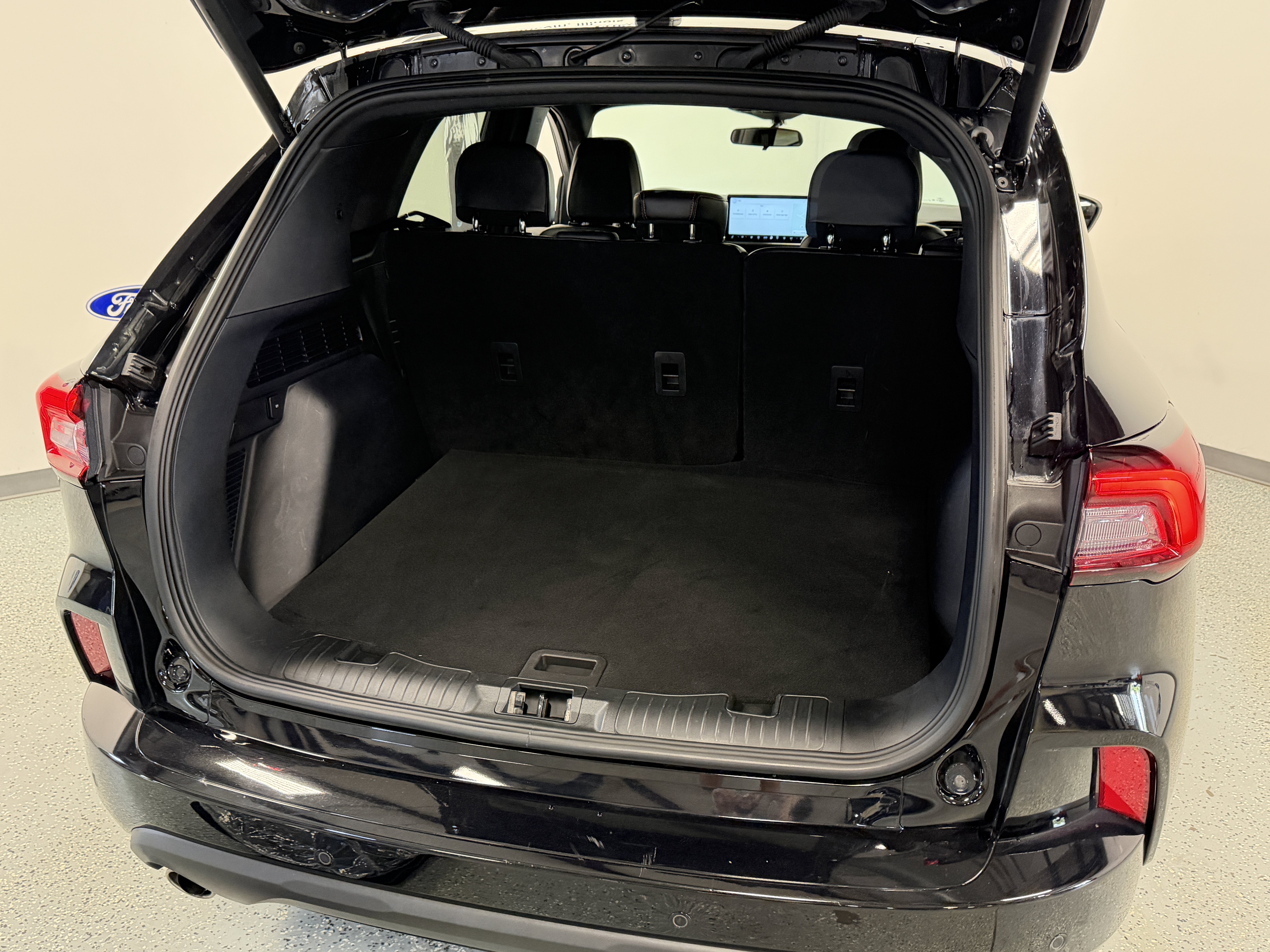 Used 2024 Ford Escape ST-Line w/ Tech Pack #1 AWD/4WD image 24