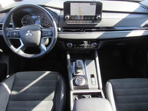 Used 2024 Mitsubishi Outlander SE AWD/4WD image 17