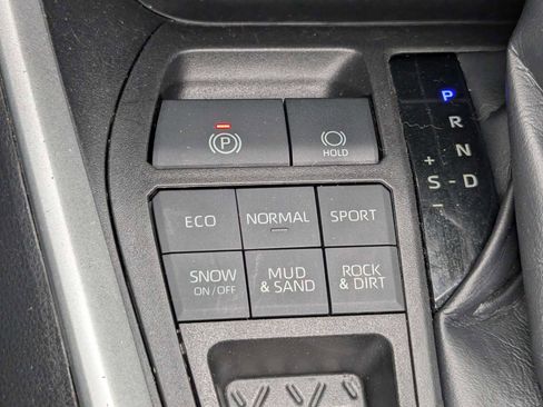 Used 2019 Toyota RAV4 LE image 26