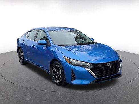 Used 2025 Nissan Sentra SV image 2