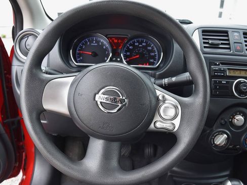 Used 2014 Nissan Versa SV FWD image 21