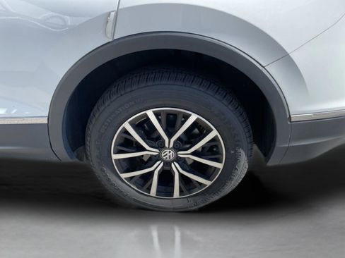 Used 2021 Volkswagen Tiguan SE image 25