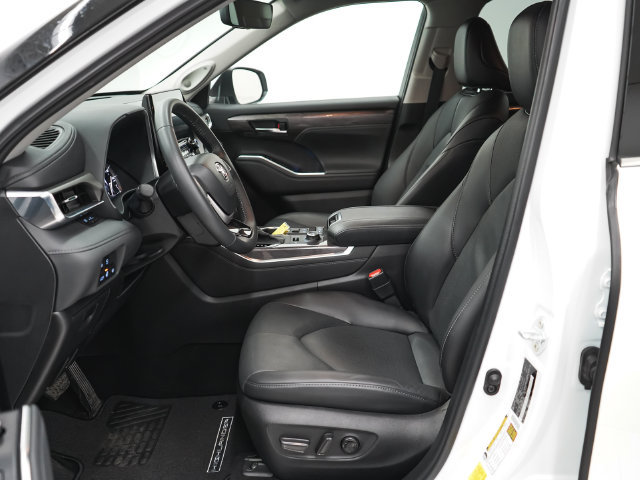 Used 2022 Toyota Highlander Limited AWD/4WD image 40