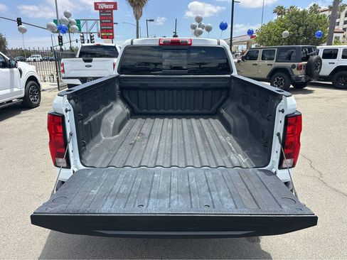 Used 2025 Chevrolet Colorado W/T AWD/4WD image 36