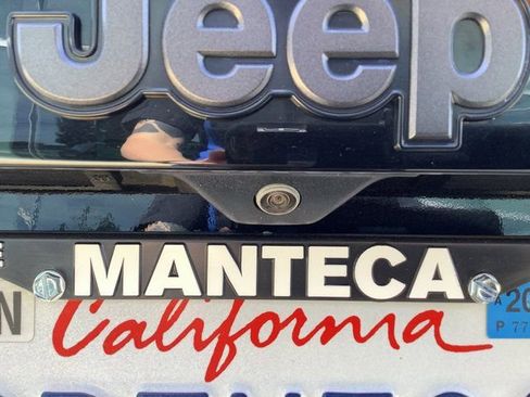 Used 2021 Jeep Renegade Latitude w/ Luxury Group II image 28