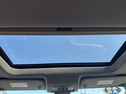 Used 2022 GMC Sierra 1500 SLT w/ SLT Convenience Package image 15