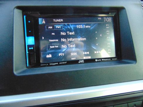 Used 2016 Toyota Highlander LE FWD image 26