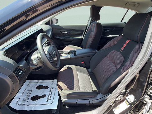 Used 2026 Nissan Sentra SR w/ Floor Mat Package FWD image 18