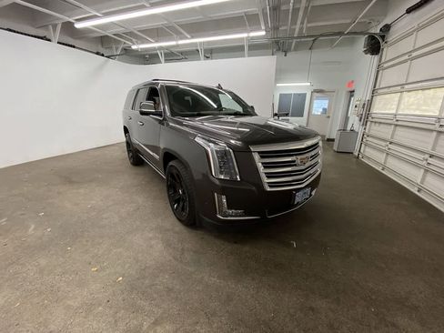 Used 2020 Cadillac Escalade Platinum image 8