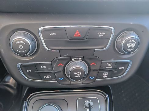 Used 2020 Jeep Compass Latitude image 18