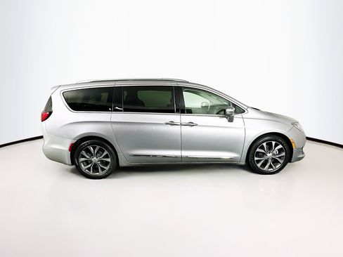 Used 2018 Chrysler Pacifica Limited FWD image 10