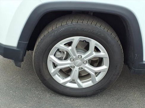 Used 2024 Jeep Compass Latitude image 29