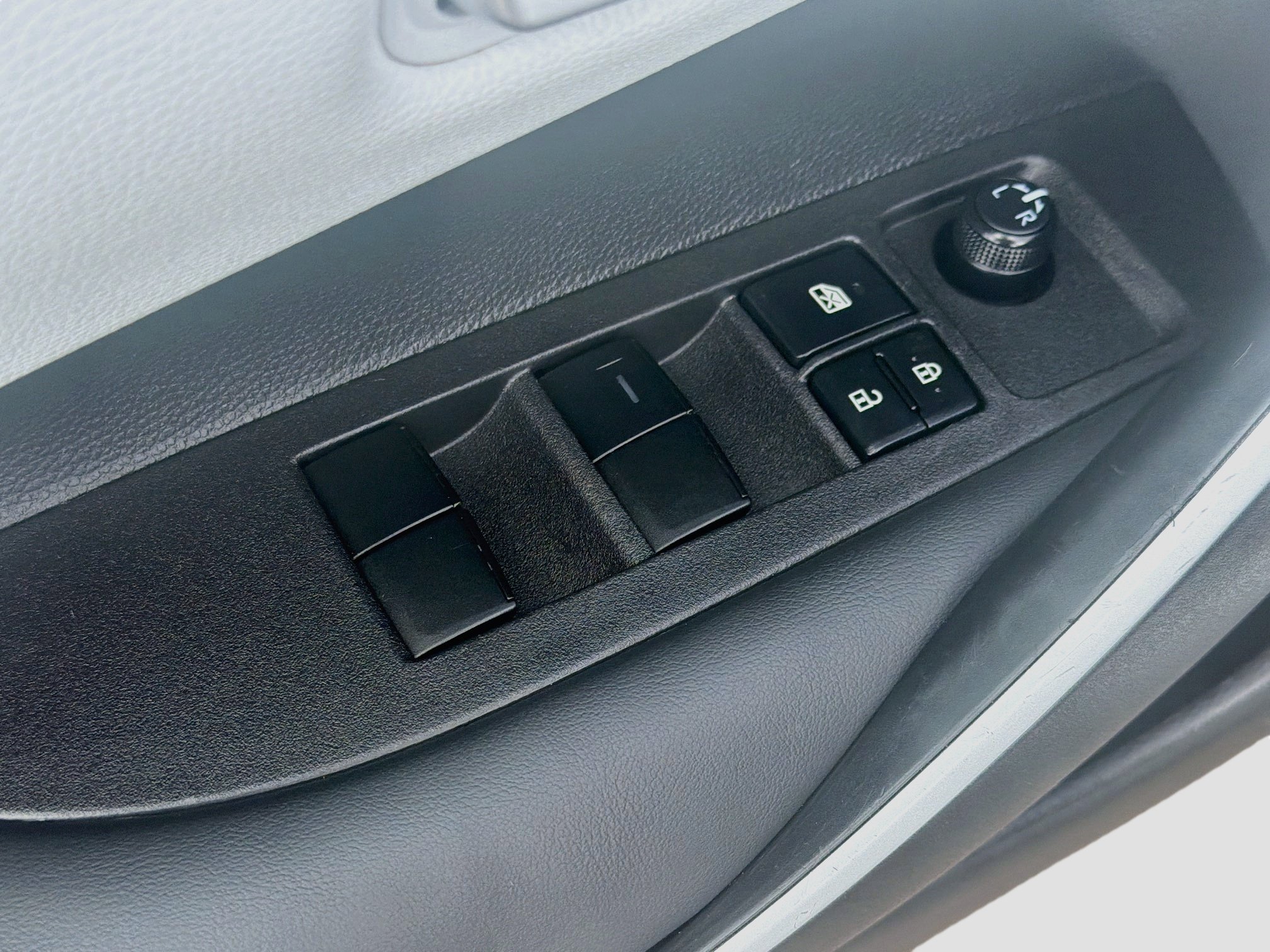 Used 2025 Toyota Corolla SE FWD image 15