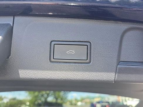 Used 2022 Volkswagen Atlas SE image 25