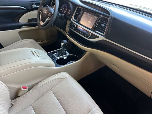Used 2015 Toyota Highlander Limited FWD image 18