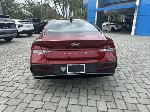 Used 2025 Hyundai Elantra SEL FWD image 35