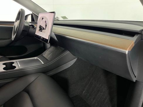 Used 2023 Tesla Model Y Long Range image 31