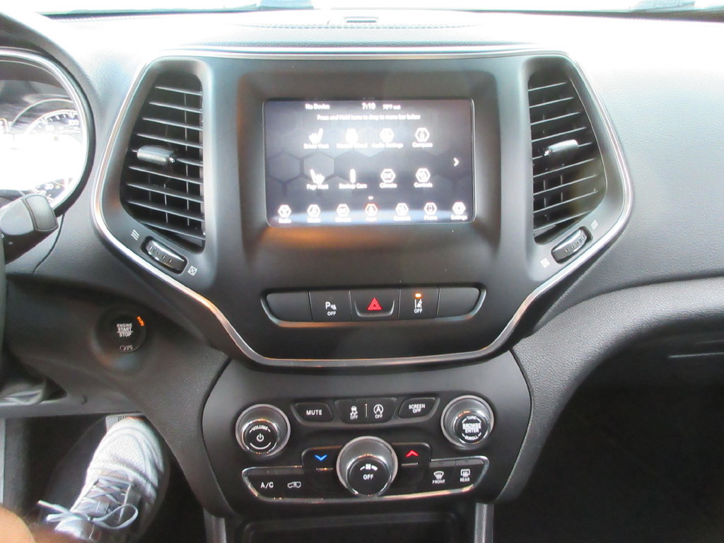 Used 2021 Jeep Cherokee Latitude Plus AWD/4WD image 29