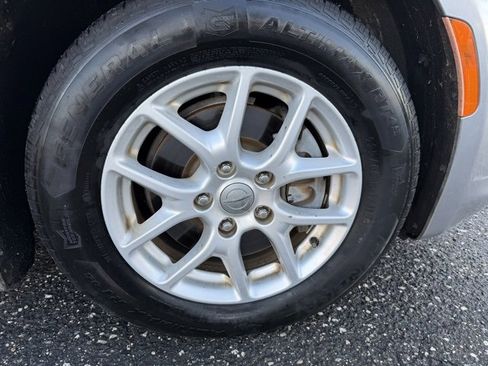 Used 2017 Chrysler Pacifica Touring image 11