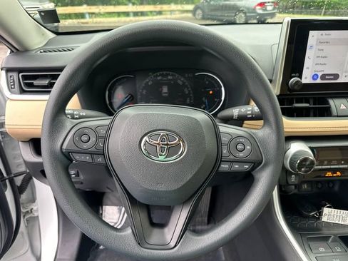Used 2025 Toyota RAV4 LE AWD/4WD image 37
