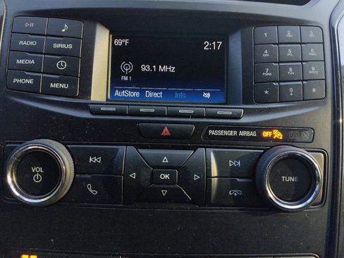 Used 2018 Ford Explorer XLT image 25