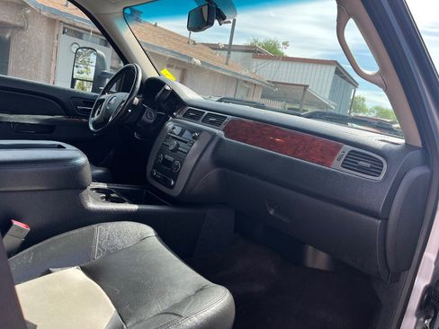 Used 2014 GMC Sierra 2500 SLT w/ Suspension Package, Off-Road AWD/4WD image 33