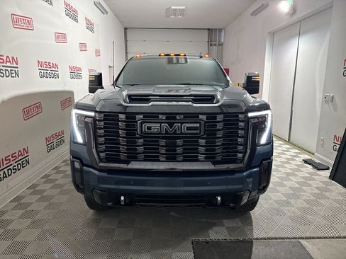 Used 2024 GMC Sierra 2500 Denali Ultimate AWD/4WD image 3