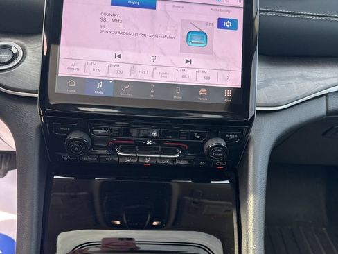 Used 2022 Jeep Grand Cherokee Limited image 15