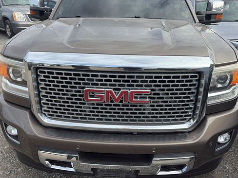 Used 2015 GMC Sierra 3500 Denali w/ Duramax Plus Package image 9