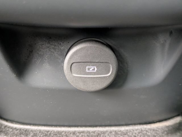 Used 2023 Volvo XC60 B5 Plus FWD image 16