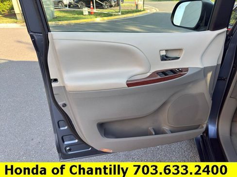Used 2014 Toyota Sienna XLE FWD image 20