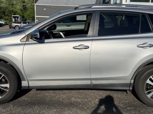 Used 2017 Toyota RAV4 XLE w/ Carpet Mat Package AWD/4WD image 2