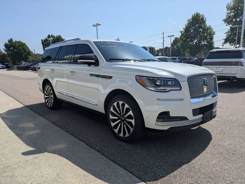 Used 2023 Lincoln Navigator Reserve AWD/4WD image 10