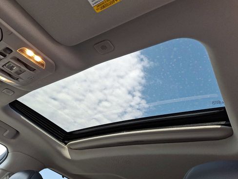 Used 2023 Toyota Highlander XLE AWD/4WD image 14