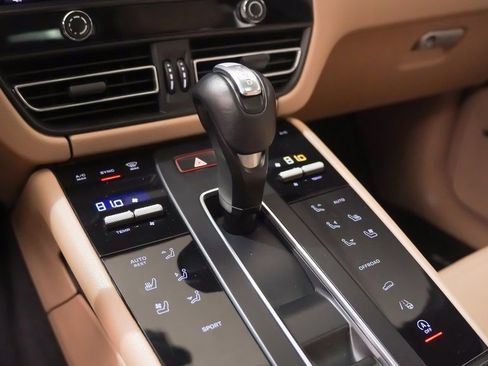 Used 2022 Porsche Macan image 33