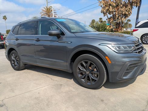 Certified 2023 Volkswagen Tiguan SE image 2