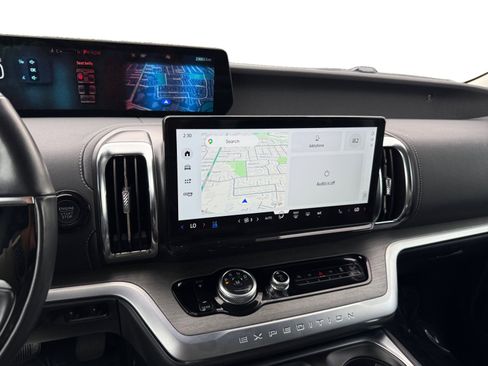 Certified 2025 Ford Expedition Max Platinum image 12