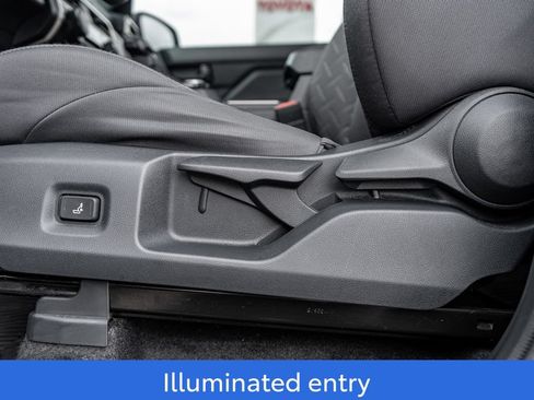 Used 2025 Toyota Tacoma SR5 AWD/4WD image 18