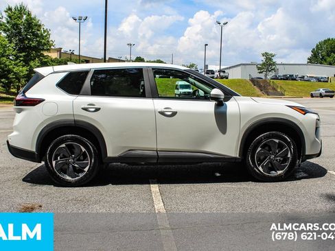 Used 2025 Nissan Rogue SV FWD image 9