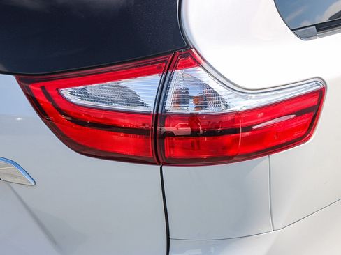 Used 2015 Toyota Sienna Limited Premium AWD/4WD image 10