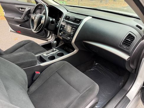 Used 2015 Nissan Altima 2.5 SV FWD image 19