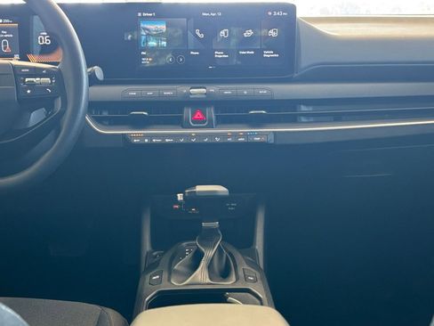 Used 2025 Kia K4 LXS image 17