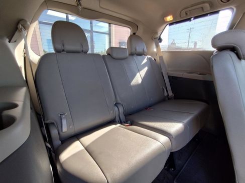 Used 2018 Toyota Sienna XLE w/ XLE Navigation Package image 26