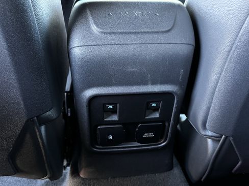 Used 2023 Ford Bronco Badlands image 33